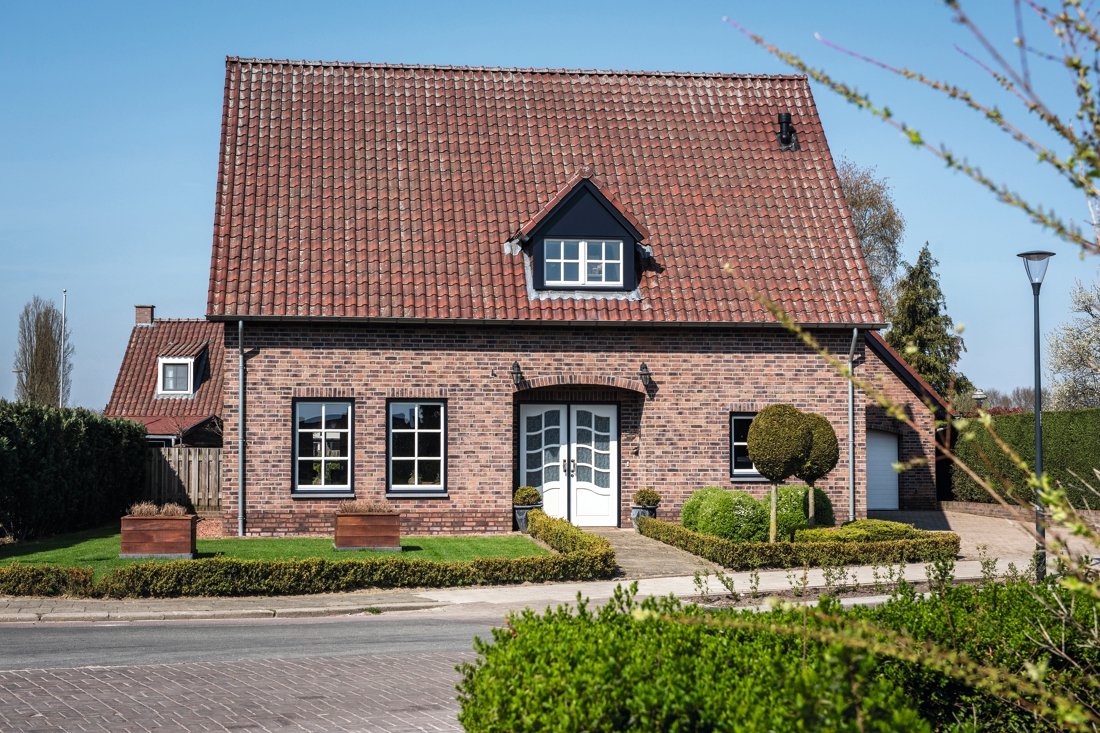Jelle en Jolijn maakten een nostalgisch stulpje van dit moderne huis in Blitterswijck - De Limburger