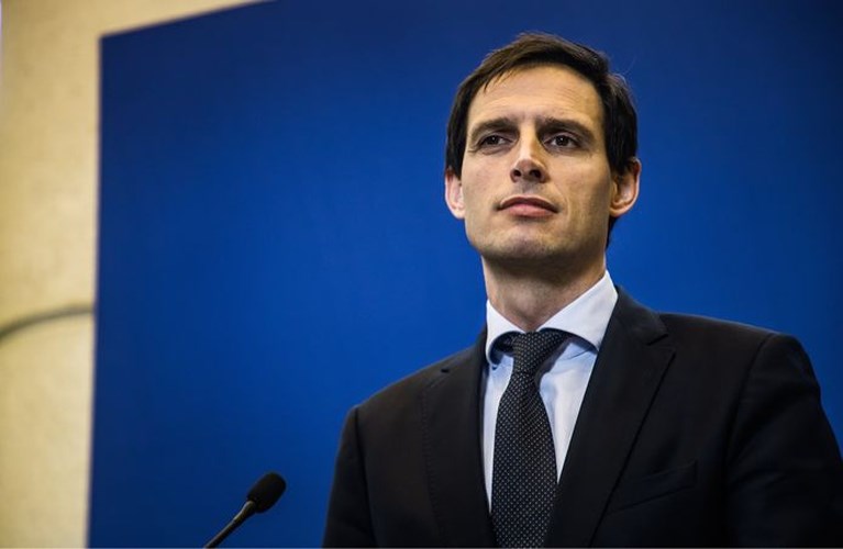 Hoekstra: Bonus voor topman Air-France moet van tafel, ander... - De Limburger