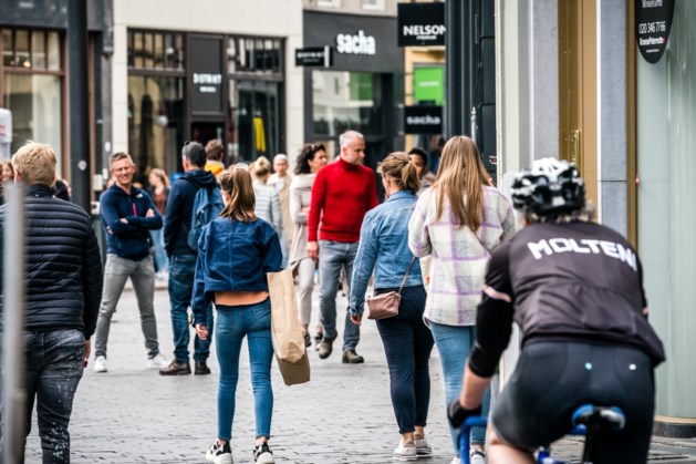 Op veel plekken drukker op straat: ‘Houd vol, mensen worden - De
