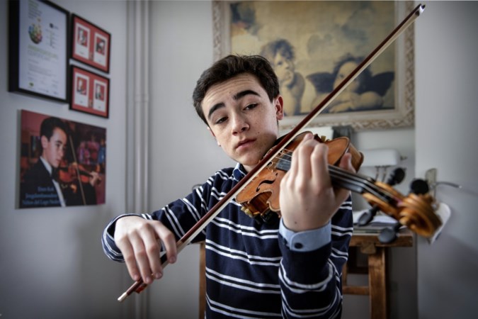 Violist Enzo Kok (17) op de bres en bühne voor getroffen art... - De