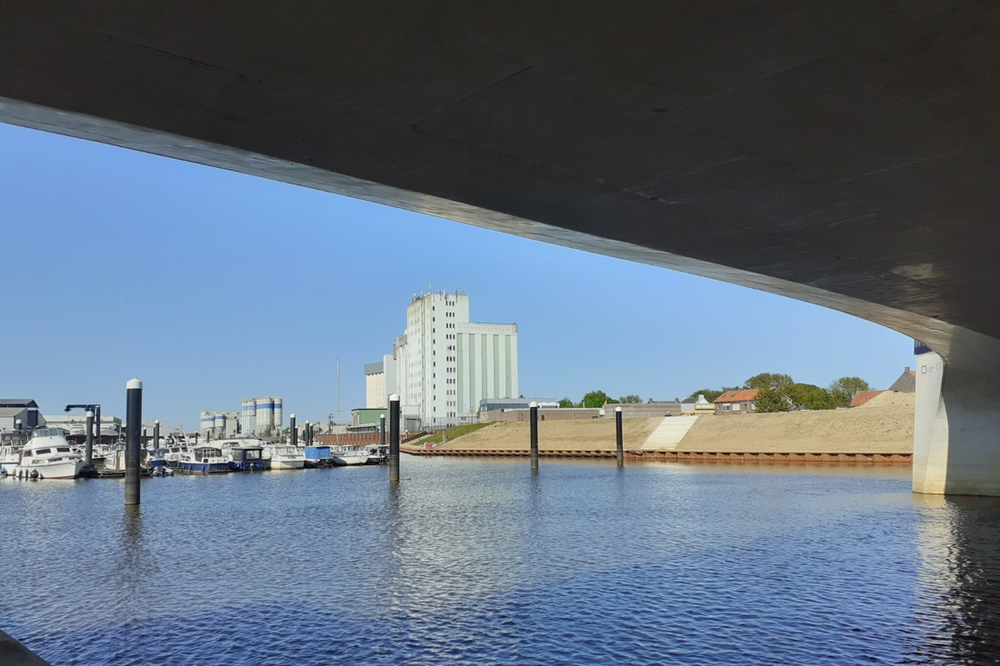 Idee: kleurtje voor witte toren in hartje Wanssum - De Limburger