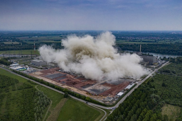 Spectaculaire beelden: koeltorens kerncentrale in het geheim opgeblazen