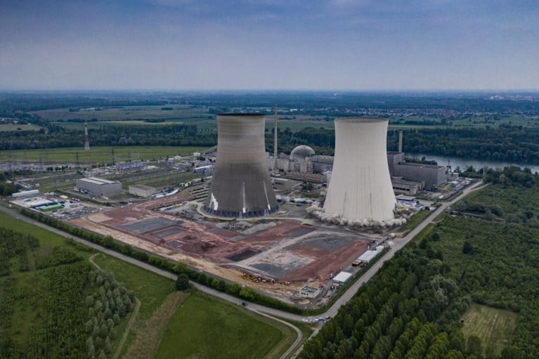 Spectaculaire beelden: koeltorens kerncentrale in het geheim opgeblazen