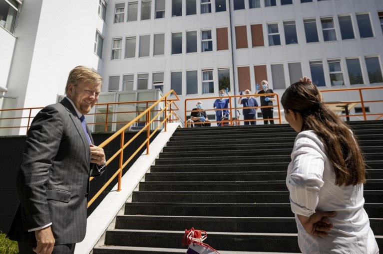 Koning verrast revalidatiecentrum Adelante in Hoensbroek met bezoek