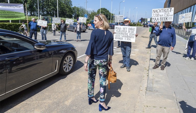 Foto’s - Protesten bij bezoek minister aan Maastricht Aachen Airport