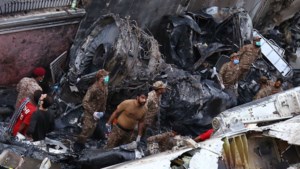 97 doden door vliegtuigcrash Pakistan, twee overlevenden 