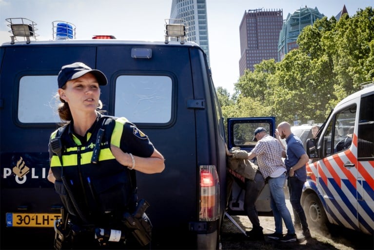 ME grijpt in bij lockdownprotest Den Haag: 37 arrestaties