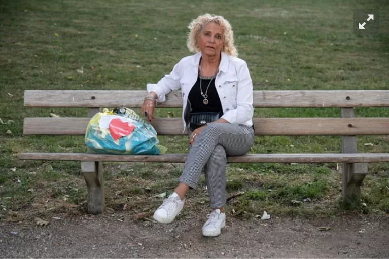 Herma (60) geeft daklozen coronacadeau met geërfd geld