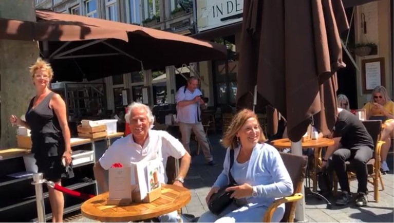 In beeld: Terrassen stromen vol op zomerse dag in Limburg