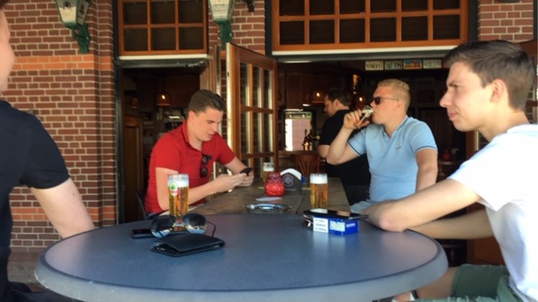 In beeld: Terrassen stromen vol op zomerse dag in Limburg