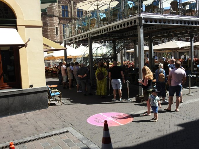 In beeld: Terrassen stromen vol op zomerse dag in Limburg