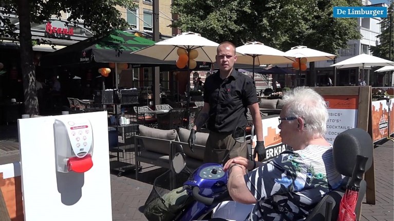 In beeld: Terrassen stromen vol op zomerse dag in Limburg