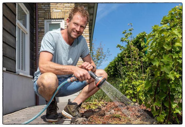 Boer Tom Geeft Tips Zo Voorkom Je Dat Je Grasveld En Je Pla De Limburger
