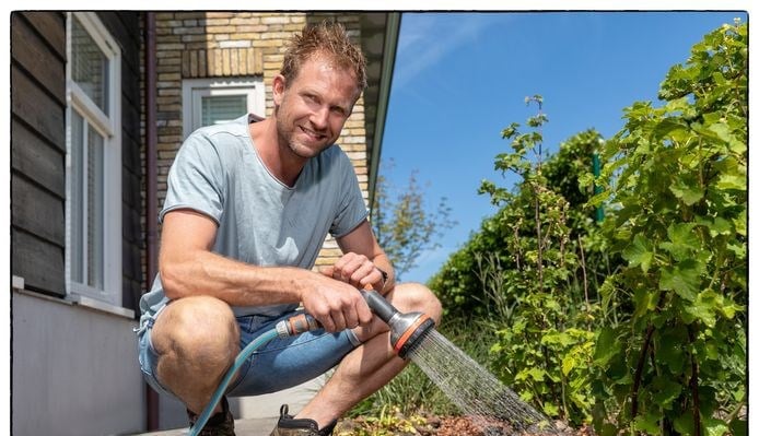 Boer Tom geeft tips: zo voorkom je dat je grasveld en je planten verdorren
