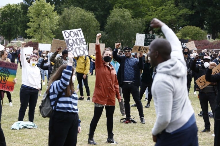 Video: Protest tegen racisme in Maastricht rustig verlopen