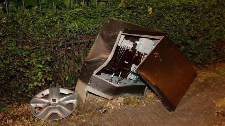 Joyrider (16) richt ravage aan in Brabants dorp