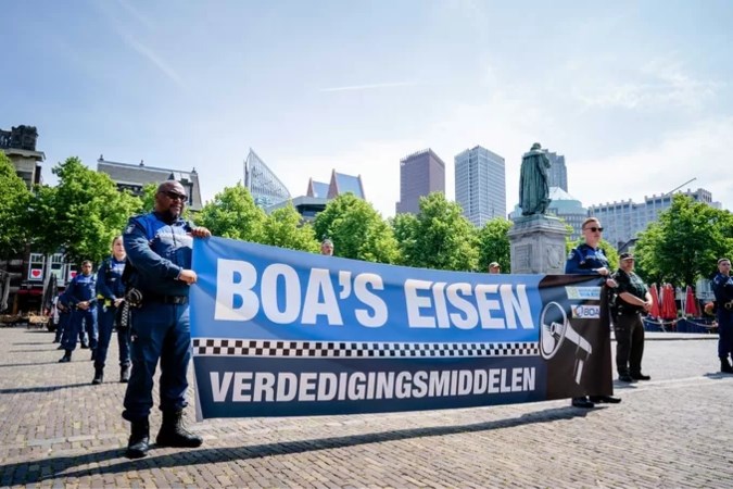Bruls houdt voet bij stuk. Géén wapenstok voor boa’s: ‘Het zijn geen politieagenten’