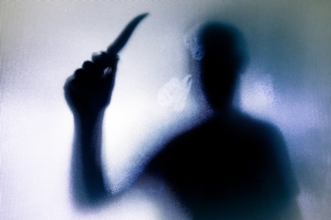 Celstraf en verplichte behandeling na winkeloverval in Roermond en poging carjacking in #Susteren.