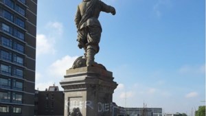Standbeeld van Piet Hein besmeurd en beklad: hij is een ‘killer’ en een ‘dief’