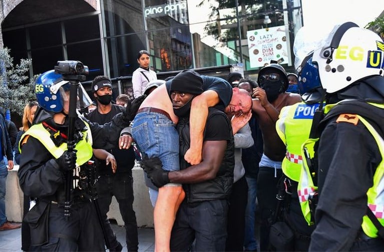Black Lives Matter-activist van dé foto: ‘Zijn leven was in gevaar’