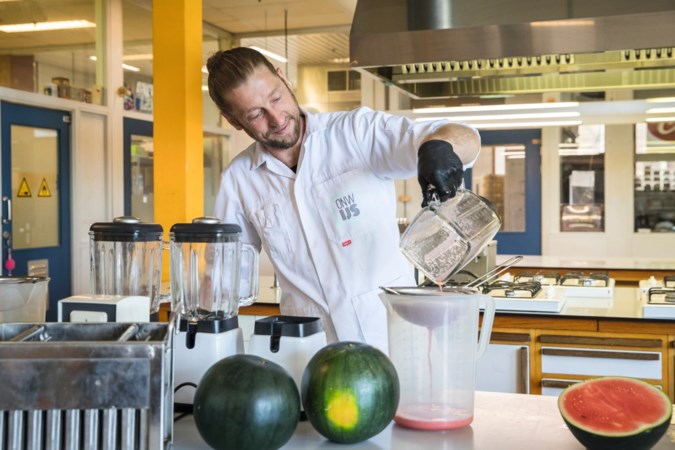 Als het aan Matthijs ligt, gaat iedereen aan de paletas: hippe ijsjes van fruit en superfood