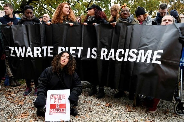 Europees Parlement: ‘Breek met Zwarte Piet én stop vernieling beelden’