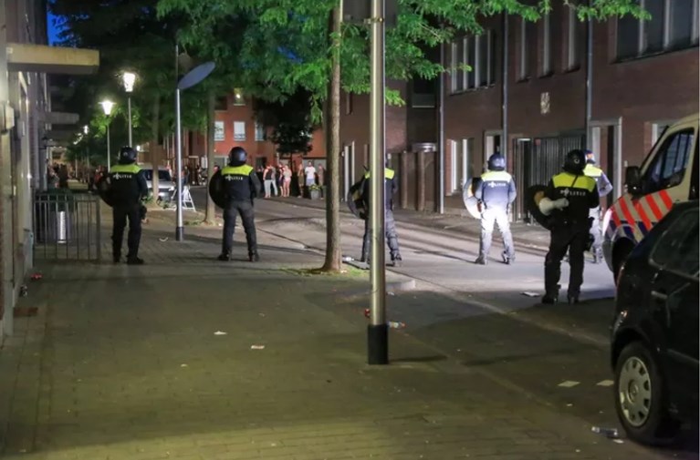Onderzoek naar aanstichter rellen in Helmond, burgemeester noemt situatie ‘absoluut zorgwekkend’