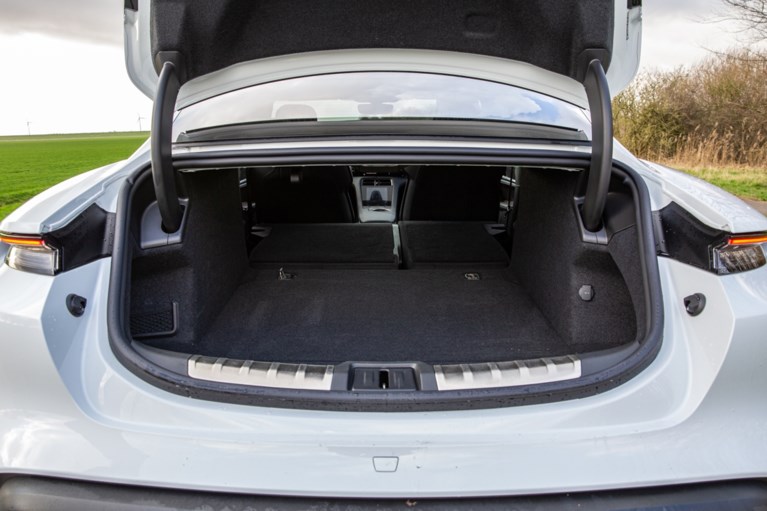 Spanningsmeter Porsche Taycan Turbo S