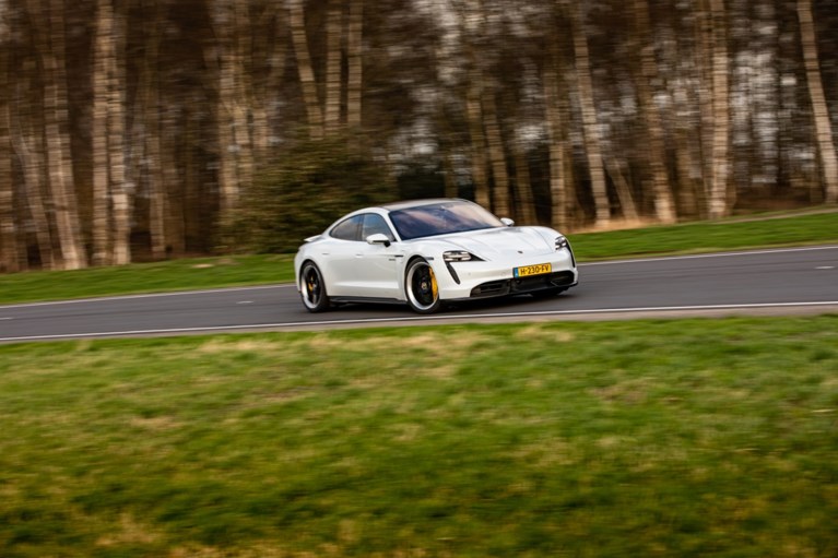 Spanningsmeter Porsche Taycan Turbo S
