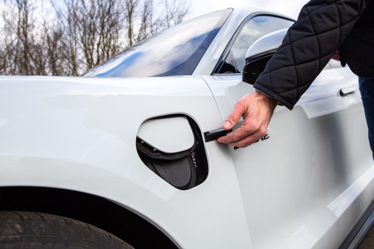 Spanningsmeter Porsche Taycan Turbo S