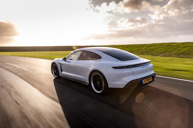 Spanningsmeter Porsche Taycan Turbo S