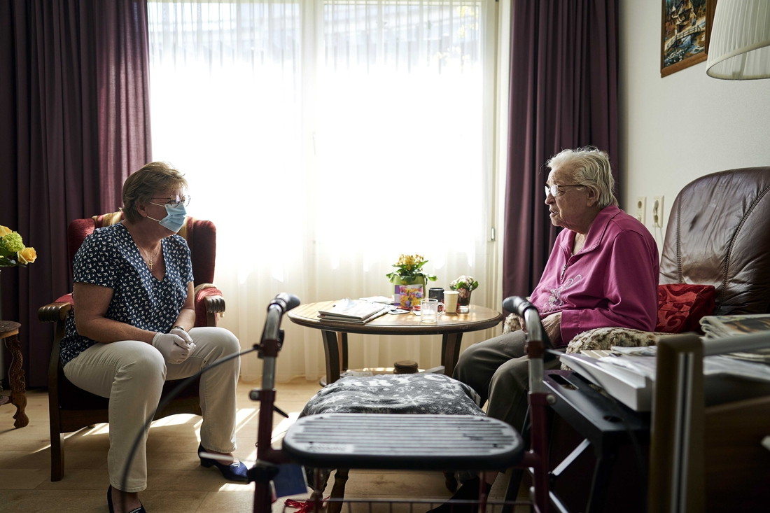 Verpleeghuizen Proteion weer volledig open voor bezoek - De Limburger