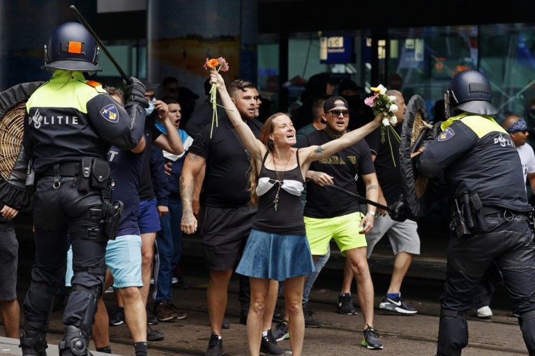 Video: Ruim 400 aanhoudingen na uit de hand gelopen coronaprotest Den Haag
