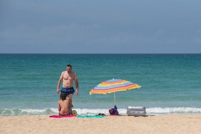 ‘Toch op vakantie? Dat kan lelijk tegenvallen door alle beperkingen’