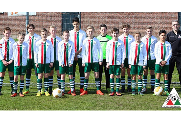 Jeugd Rood Groen LVC voert actie voor nieuwe voetbaldoeltjes - De Limburger