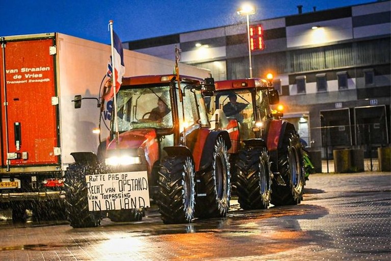 Actievoerende boeren actief tot laat in de nacht