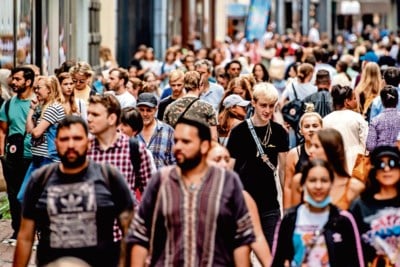 Nederland in de toekomst: drukker, diverser en grijzer