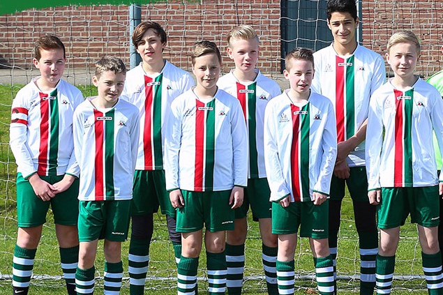 Inzamelactie voor nieuwe doelen voetbaljeugd - De Limburger
