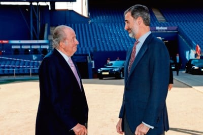 Spaanse koning Felipe verstoot zijn vader om koningschap en monarchie te redden