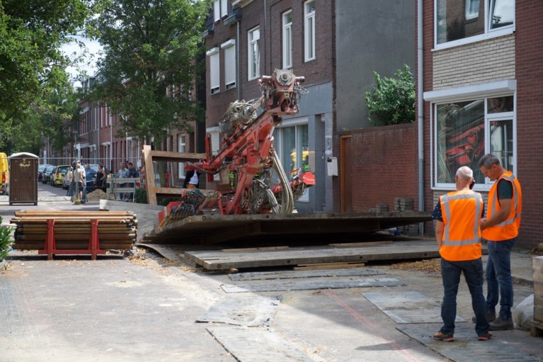 Gewonde na omvallen boorapparaat bij werk aan sinkhole in Kerkrade