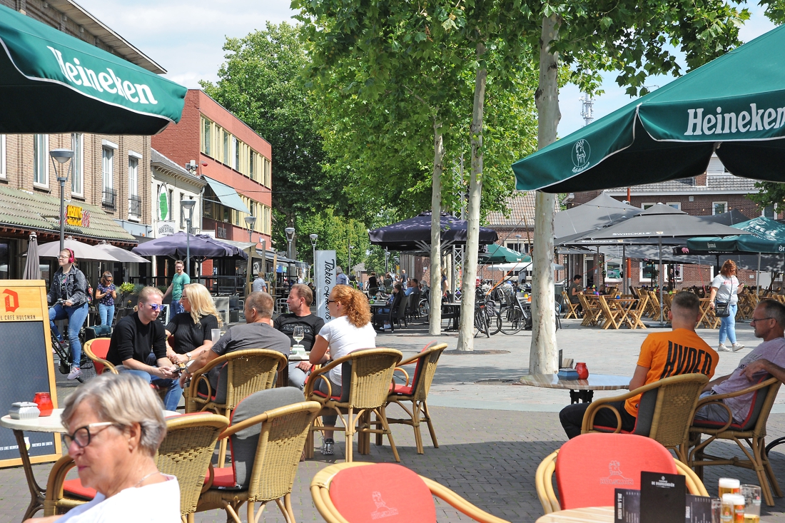 Burgemeester Venray: bezoekers van de kermis mogen uit volle borst meeneuriën - De Limburger