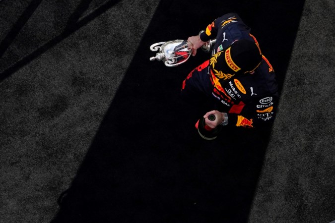 Verstappen nuchter na tweede plek in Engeland: ‘Cadeautje, meer ook niet’