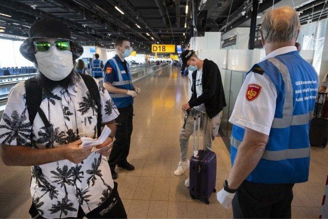GGD: Ondanks meer besmette passagiers niet massaal testen op vliegvelden