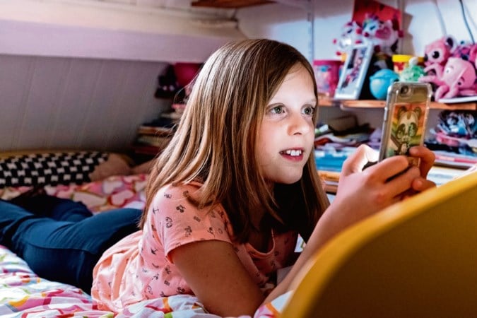 Ook online opvoeden is nodig: zo leg je je kind uit hoe het zich digitaal moet gedragen