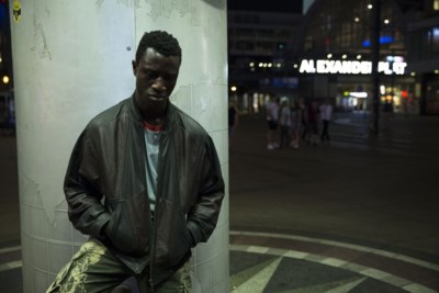 Filmrecensie Berlin Alexanderplatz: Bijna eeuw oud verhaal vertaald naar het hedendaagse Berlijn
