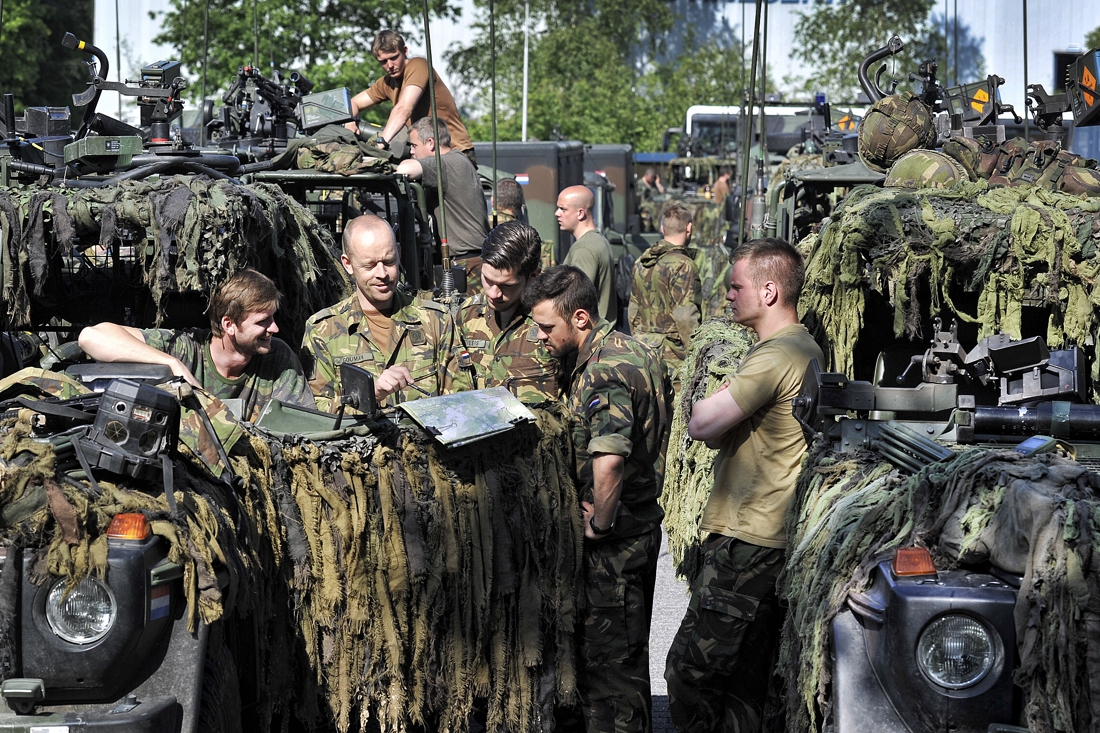 Militairen Koninklijke Landmacht Oefenen In Meerssen - De Limburger