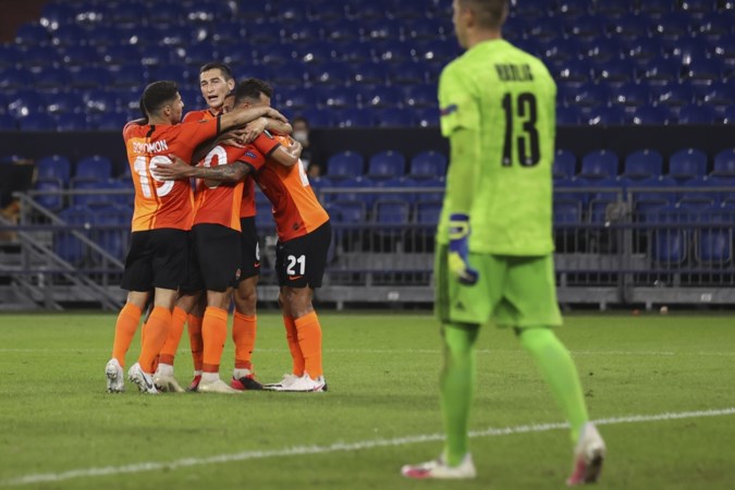 Sjachtar kegelt Van der Werff en Van Wolfwinkel met FC Basel uit Europa League