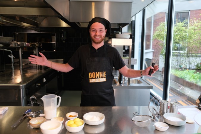 Rapper Donnie droomt na kookshow van een snackbar