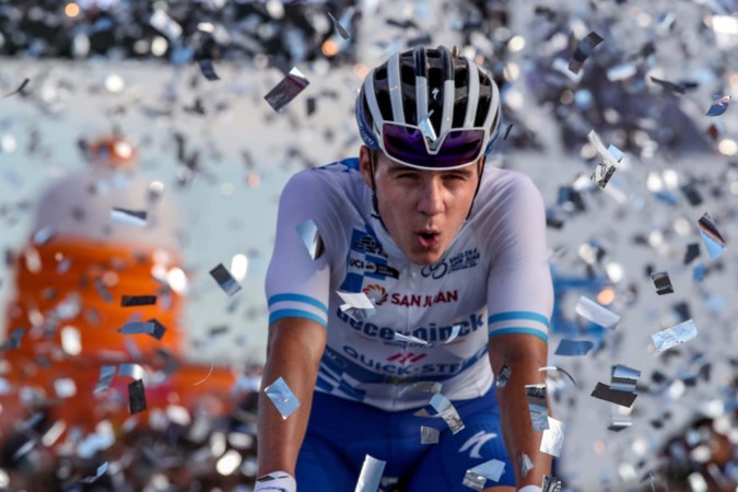 Met grote ogen kijken naar wielertalent Remco Evenepoel