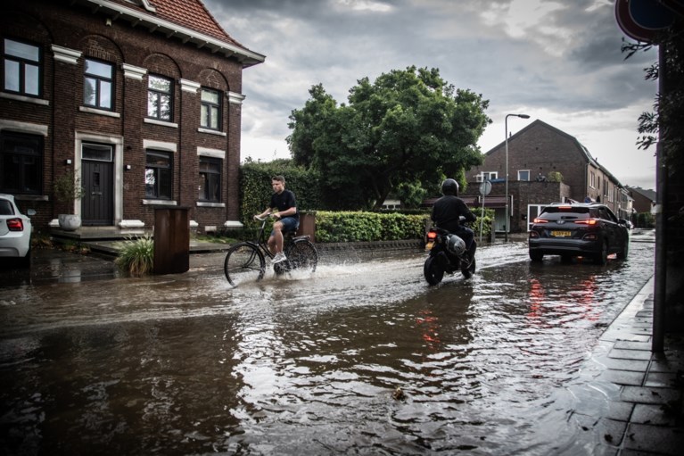 Video: Stormschade en wateroverlast door hoosbuien in Limburg
